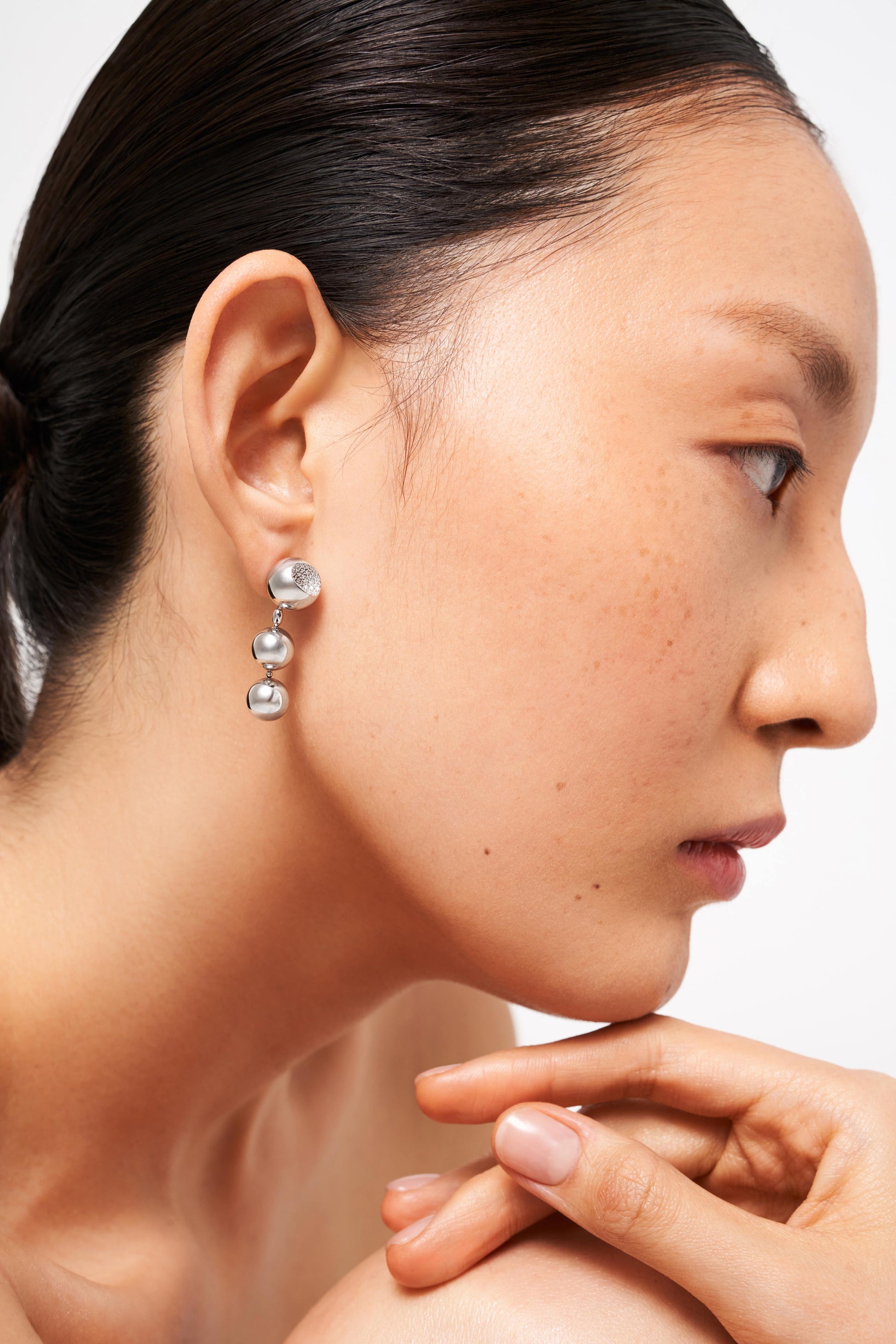 Flow Within Earrings, White Gold, Diamonds