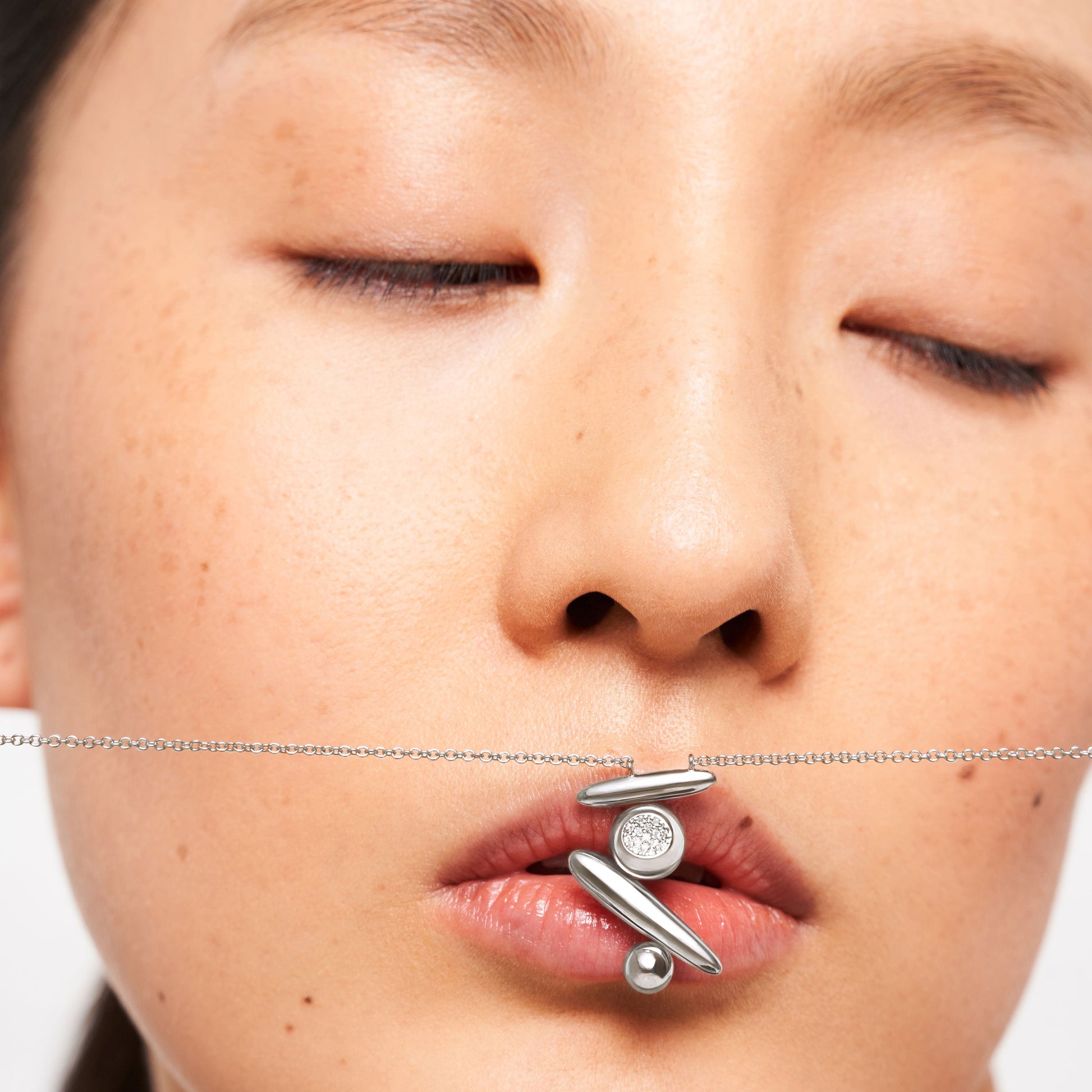 Flow Pause Return Necklace, White Gold, Diamonds