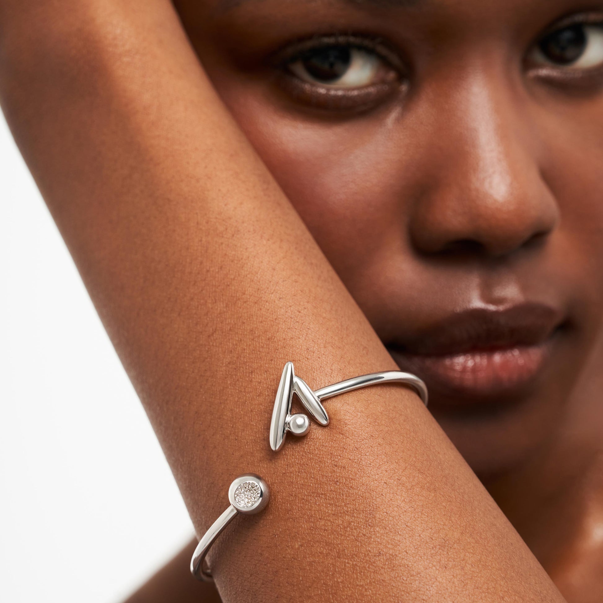 Circle Complete Bracelet, White Gold, Diamonds